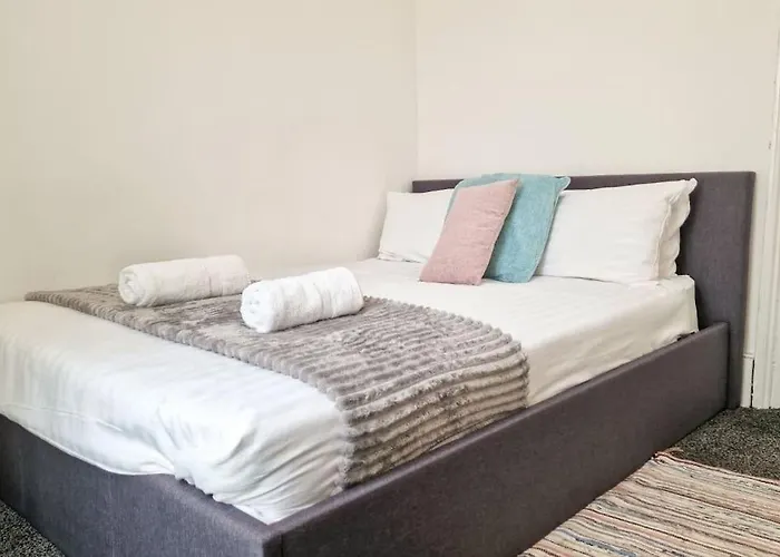 Room 5 Double Bed In Kings Cross